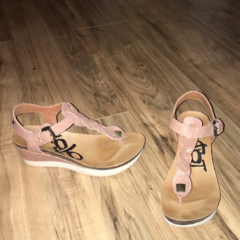 OTBT tan wedges